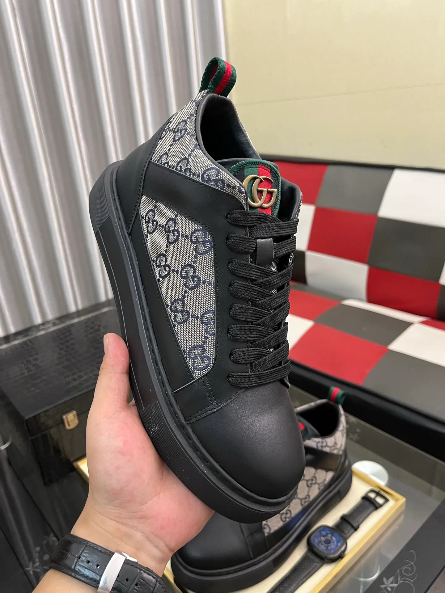 Men's shoes💰438⌚️⌚️[Gucci] Gucci's new men's genuine leather casual shoes, the highest version on the market, any comparison is welcome🆚! The original leather has excellent texture and is super high-end! Fetal sheep net lining imported from Italy, removable pad! Luxurious materials and fine workmanship, highly recommended! Code number: 38-444️⃣Colors available